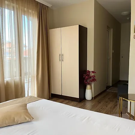 Отель Silver 3*